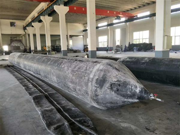 Ship launching airbag
