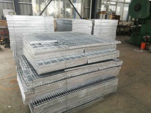 Steel grating walkway for shipyard platform
