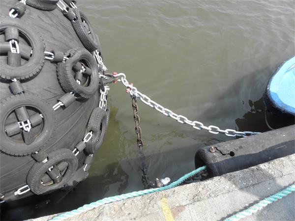 pneumatic fender