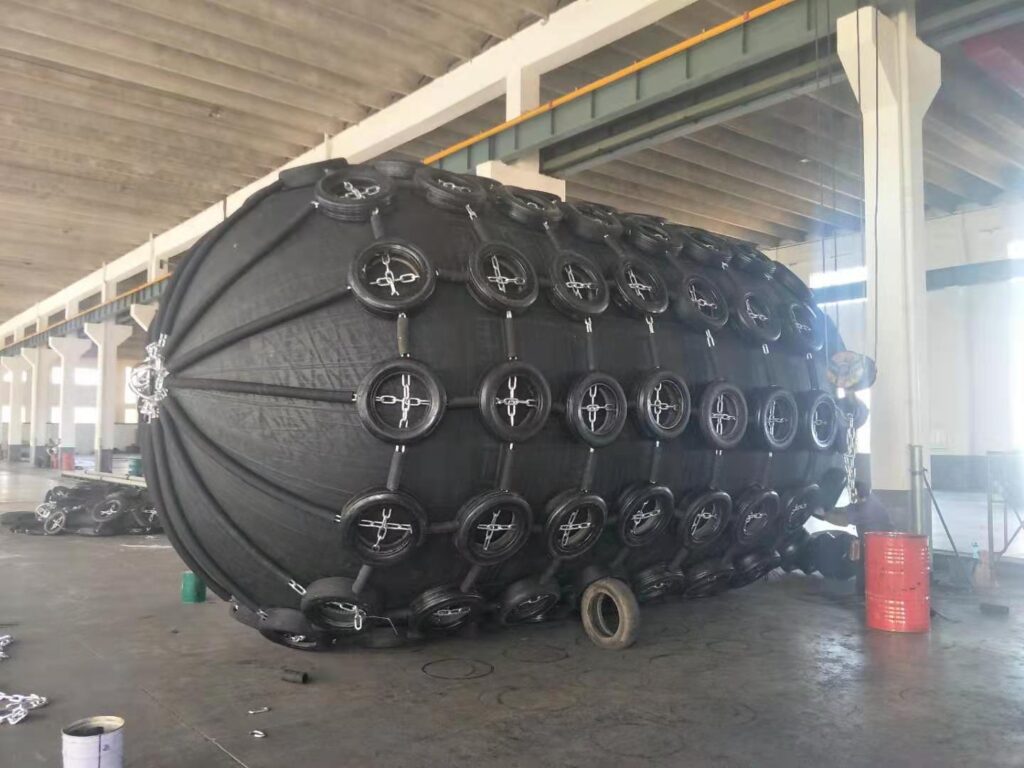 Inflatable rubber fender